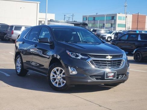 Used 2019 Chevrolet Equinox LT image 2
