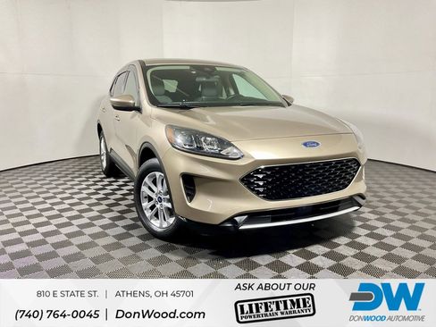Used 2020 Ford Escape SE image 1
