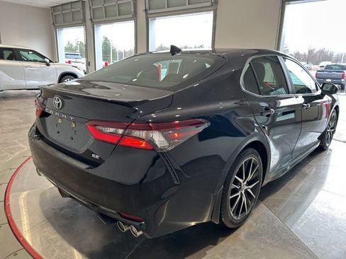Used 2023 Toyota Camry SE image 6