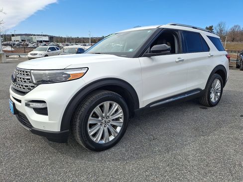 Certified 2022 Ford Explorer Limited w/ Limited Technology Package image 3