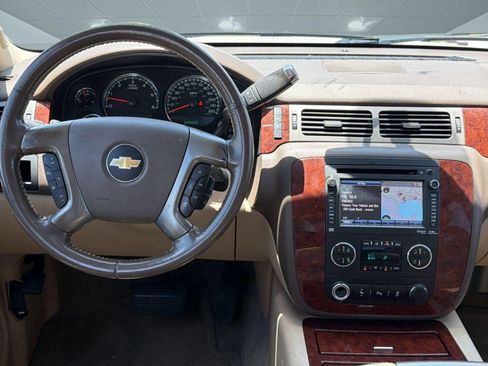 Used 2012 Chevrolet Avalanche LTZ RWD image 28
