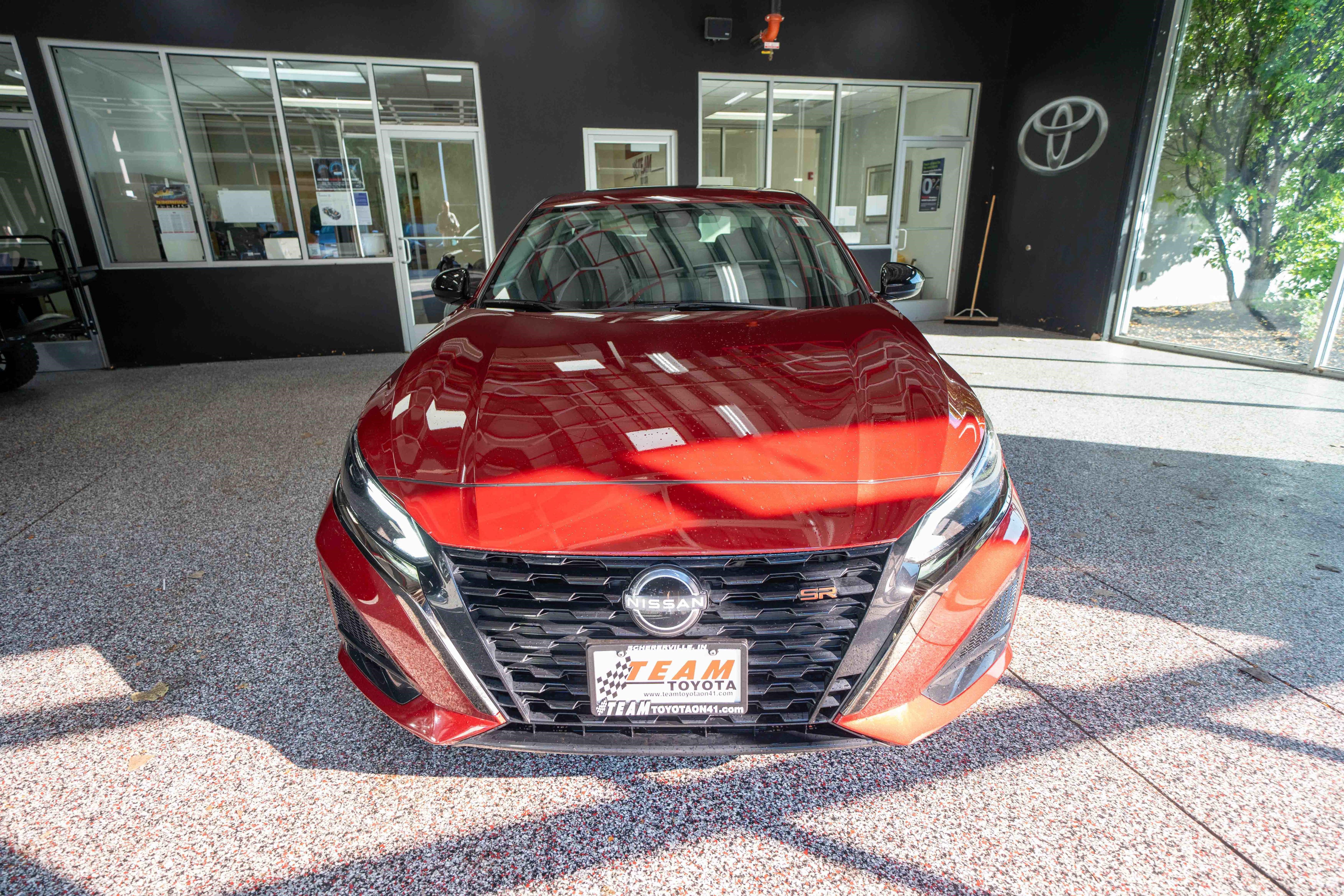 Used 2024 Nissan Altima 2.5 SR w/ SR Premium Package FWD image 6