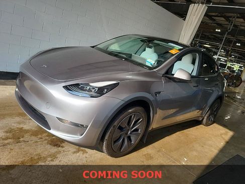 Used 2024 Tesla Model Y Long Range AWD/4WD image 1