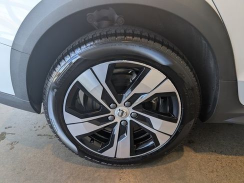 Used 2024 Volvo V60 B5 Cross Country Plus image 9
