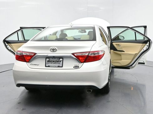 Used 2017 Toyota Camry XLE image 39