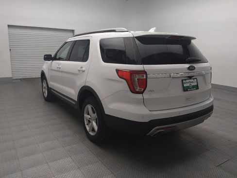 Used 2017 Ford Explorer XLT image 5