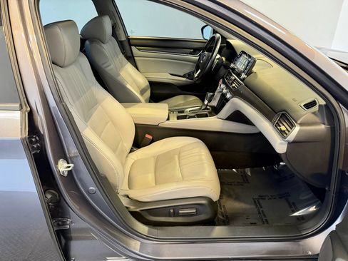 Used 2018 Honda Accord Touring image 29