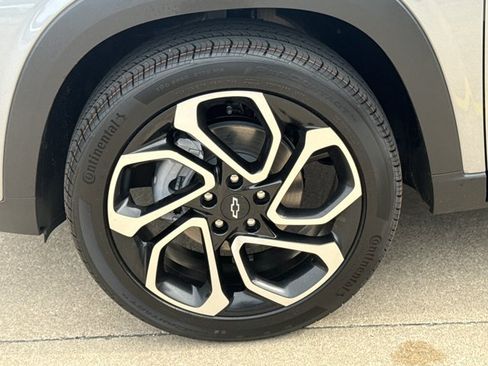 New 2026 Chevrolet Trax RS w/ Sunroof Package FWD image 15