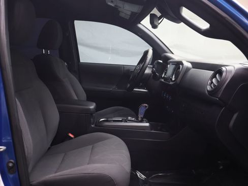 Used 2018 Toyota Tacoma TRD Sport AWD/4WD image 9