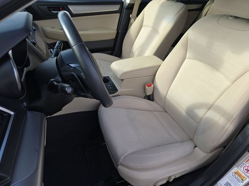 Used 2019 Subaru Outback 2.5i Premium image 19