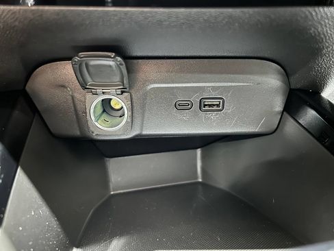 Used 2025 Chevrolet Trax LT FWD image 28