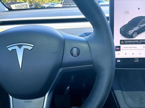Used 2022 Tesla Model Y Long Range AWD/4WD image 24