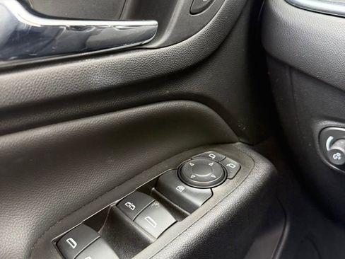 Used 2021 Chevrolet Equinox LT FWD image 19