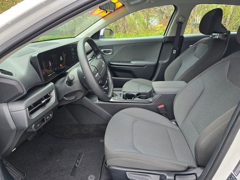 Used 2025 Kia K4 LXS image 11