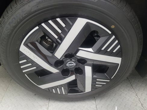 Used 2025 Nissan Kicks SV FWD image 31