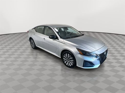 Certified 2024 Nissan Altima 2.5 SV image 2