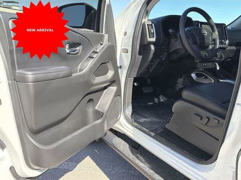 Used 2025 Nissan Frontier SL image 10