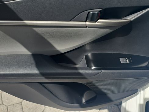 Used 2025 Toyota Camry SE image 10