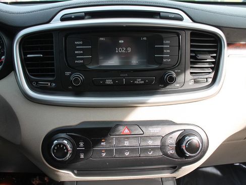 Used 2018 Kia Sorento LX AWD/4WD image 32