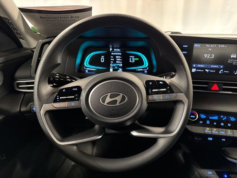 Used 2025 Hyundai Elantra Hybrid FWD image 20