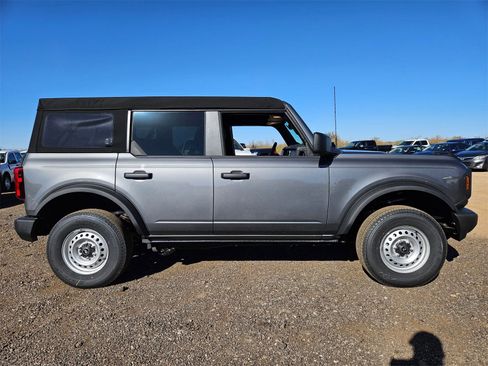 New 2025 Ford Bronco 4-Door image 4