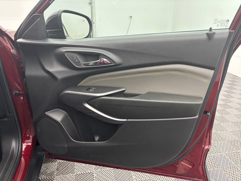 Used 2024 Chevrolet Trax ACTIV w/ Driver Confidence Package FWD image 28