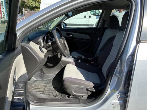 Used 2014 Chevrolet Cruze LS image 3