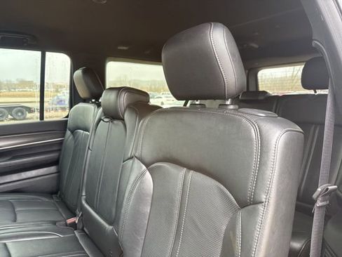 Used 2023 Jeep Wagoneer L Series II image 37