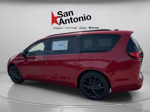 New 2026 Chrysler Pacifica Select w/ S Appearance Package FWD image 15