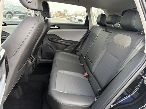 Used 2024 Volkswagen Taos SE image 13