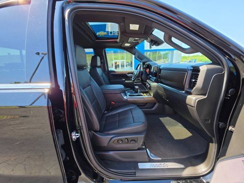 Used 2023 Chevrolet Silverado 1500 High Country AWD/4WD image 16
