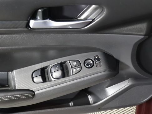 Used 2024 Nissan Altima 2.5 SV AWD/4WD image 29