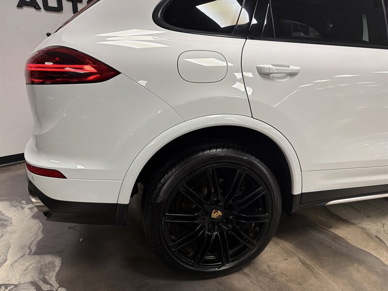 Used 2017 Porsche Cayenne Platinum Edition w/ Premium Package (PJV) AWD/4WD image 13