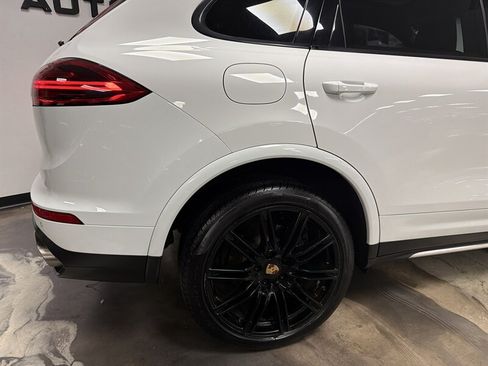 Used 2017 Porsche Cayenne Platinum Edition w/ Premium Package (PJV) AWD/4WD image 13