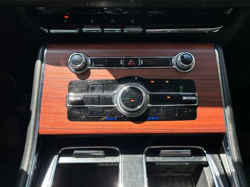 Used 2022 Lincoln Aviator Reserve AWD/4WD image 29