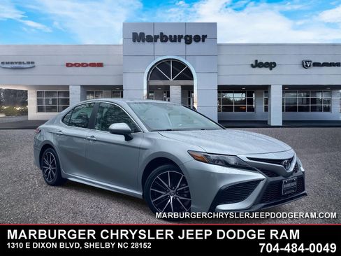 Used 2024 Toyota Camry SE FWD image 1
