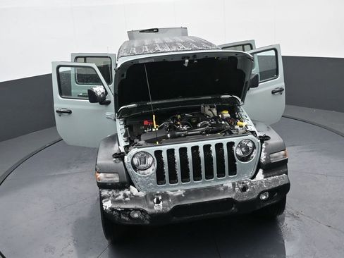 Used 2023 Jeep Wrangler Sport image 37