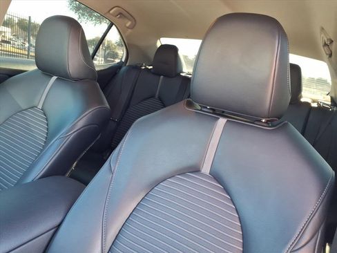Used 2020 Toyota Camry SE image 15