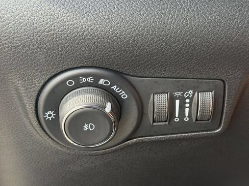 Used 2025 Jeep Compass Limited AWD/4WD image 18