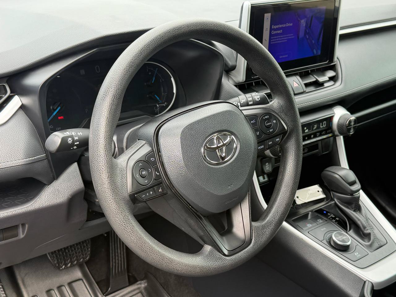 Used 2025 Toyota RAV4 XLE AWD/4WD image 13
