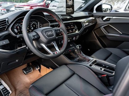 Used 2025 Audi Q3 2.0T Premium Plus w/ Premium Plus Package AWD/4WD image 8