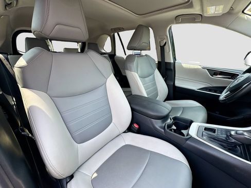 Used 2019 Toyota RAV4 XLE Premium w/ Cold Weather Package AWD/4WD image 28