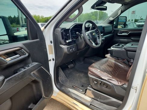 Used 2024 Chevrolet Silverado 2500 LT AWD/4WD image 11
