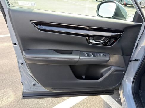 Used 2025 Honda CR-V EX-L image 12