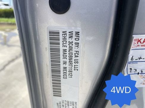 Used 2024 Jeep Compass Latitude AWD/4WD image 33