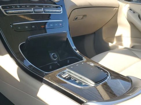 Used 2021 Mercedes-Benz GLC 300 image 27