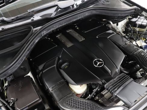 Used 2016 Mercedes-Benz GL 450 4MATIC w/ Premium I Package image 16