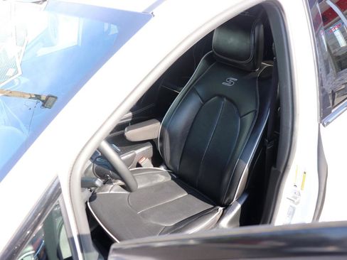 Used 2025 Chrysler Pacifica Limited FWD image 11