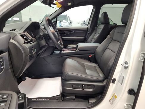 Used 2025 Honda Passport Black Edition image 11