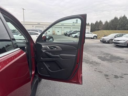 Used 2020 Chevrolet Traverse LT w/ LT Premium Package image 8